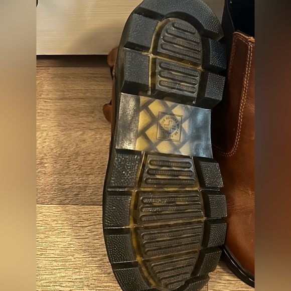 Dr. Marten’s EMBURY PULL UP LEATHER CHELSEA BOOTS- Air Wair - Picture 3 of 10